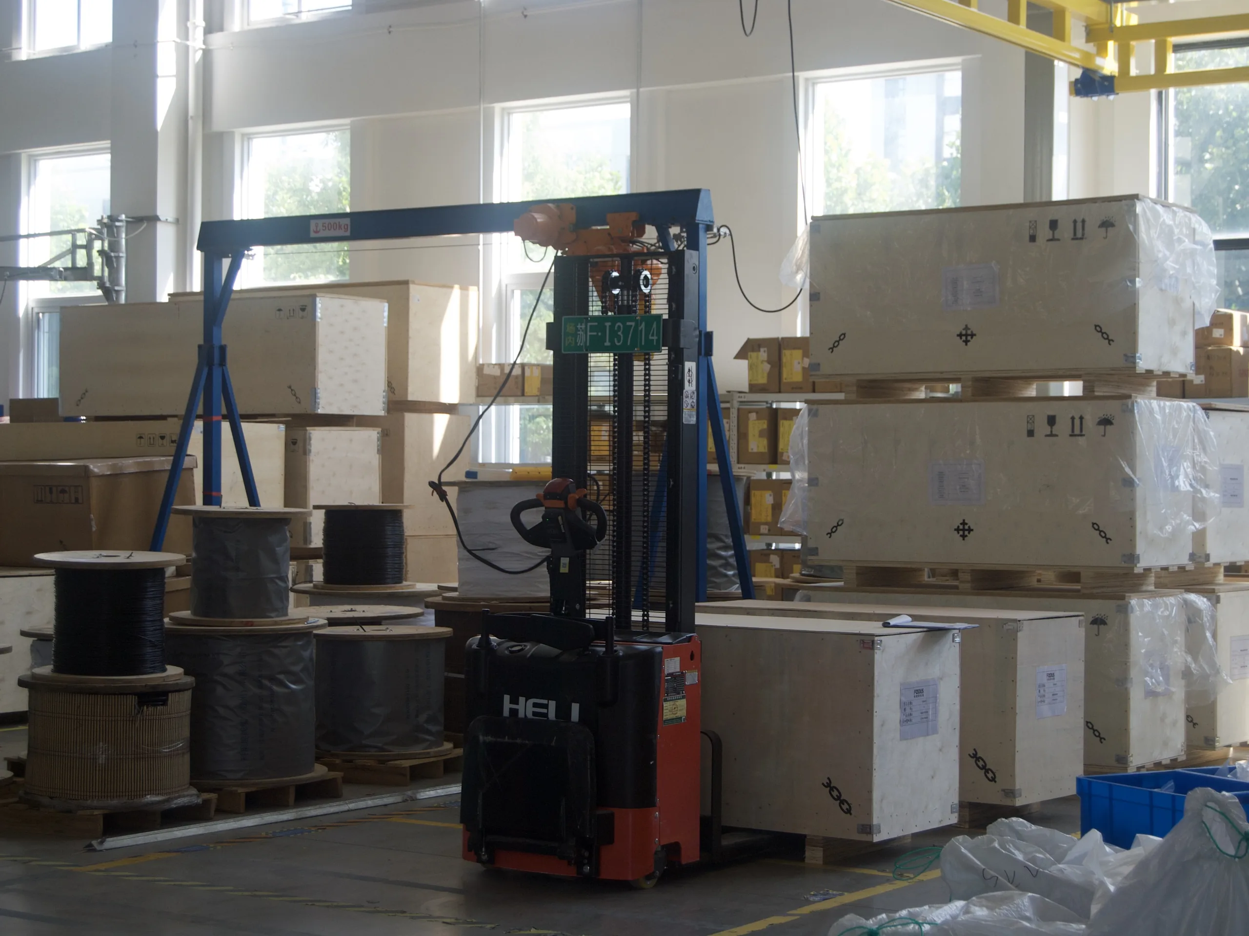 Used dumbwaiter packaging and storage area checked for weatherproof service lift